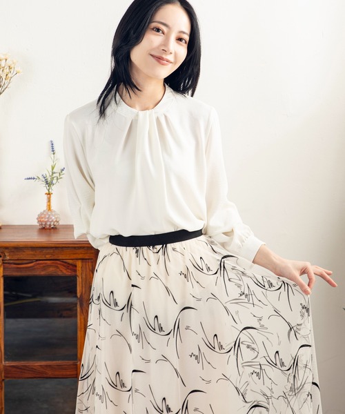 MILLION CARATS(ミリオンカラッツ)の「オフィスにも◎ 上品フェミニンな2WAYスリーブ大人ブラウス(シャツ/ブラウス・レディース・ブラック/サックスブルー/ホワイト系その他・FREE)」の18枚目の写真