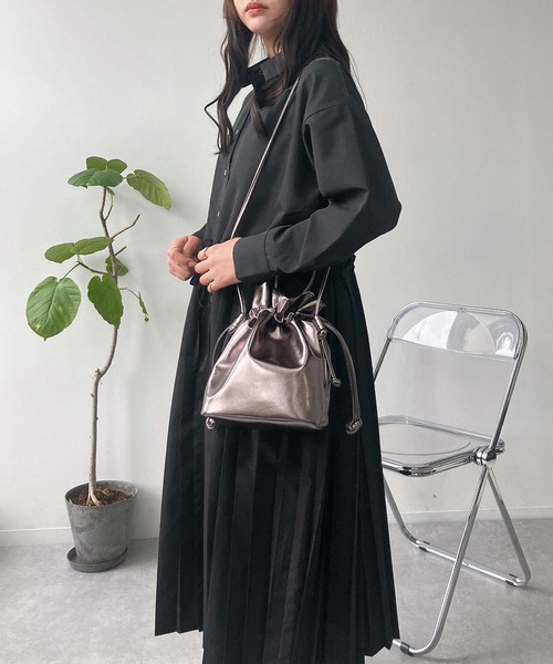 AS KNOW AS plus（アズノゥアズプラス）の「●ウエスト前結び 切替えプリーツシャツワンピース（シャツワンピース・レディース・ブルー系/ネイビー系/カーキ/ブラック・FREE）」の6枚目の写真