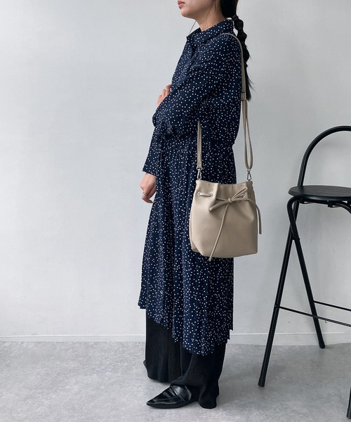 AS KNOW AS plus（アズノゥアズプラス）の「●ウエスト前結び 切替えプリーツシャツワンピース（シャツワンピース・レディース・ブルー系/ネイビー系/カーキ/ブラック・FREE）」の19枚目の写真