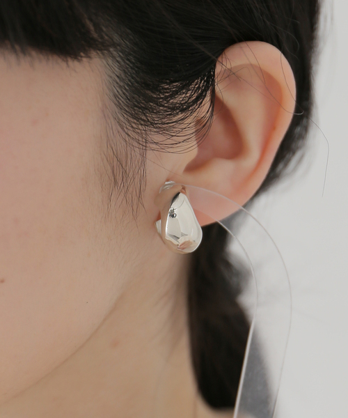 journal standard L'essage(ジャーナルスタンダードレサージュ)の「【AGMES/アグメス】SMALL CELA HOOPS STERLING SILVER:ピアス(両耳)(ピアス(両耳用)・レディース・シルバー・FREE)」の2枚目の写真