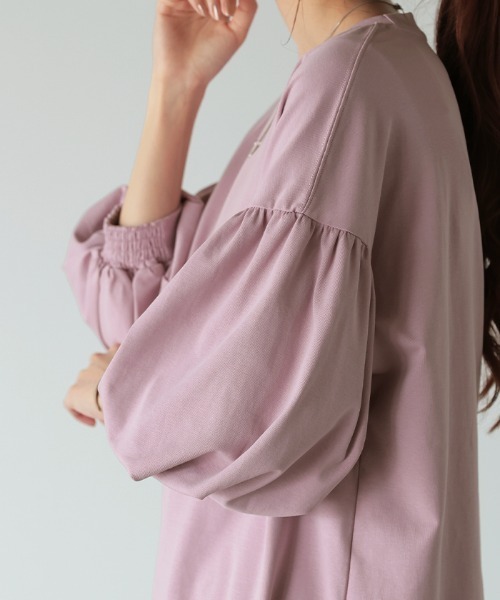 HUG.U(ハグユー)の「ぽわん袖カットソー 着心地抜群(Tシャツ/カットソー・レディース・ブラック/ベージュ/ホワイト/ラベンダー/カーキ/ブルー・FREE)」の11枚目の写真