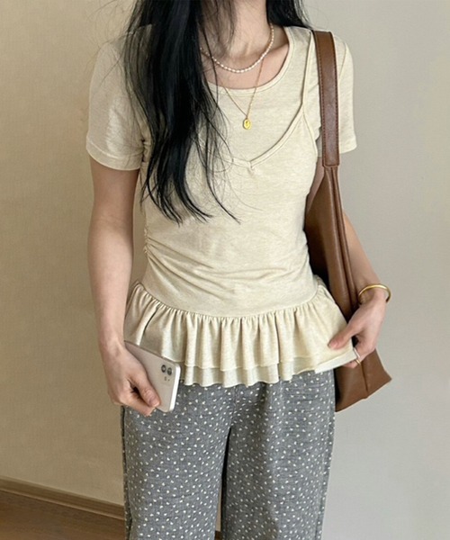Jasmine Grandiflorum(ジャスミングランディフローラム)の「【Jasmine】レイヤード風裾フリルTシャツ (SS)(Tシャツ/カットソー・レディース・ライトベージュ/グレー/イエロー/ブラック・FREE)」の6枚目の写真