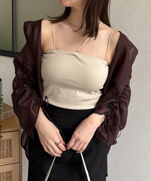 Thevon（ゼボン）の「【新色登場！】アシメストラップカップ付きキャミ（キャミソール・レディース・ブラック/オフホワイト/ブラウン/グレイッシュベージュ・FREE/S）」の4枚目の写真