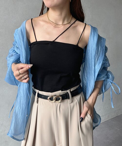 Thevon（ゼボン）の「【新色登場！】アシメストラップカップ付きキャミ（キャミソール・レディース・ブラック/オフホワイト/ブラウン/グレイッシュベージュ・FREE/S）」の2枚目の写真