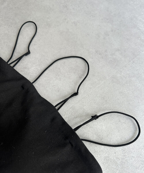 Thevon（ゼボン）の「【新色登場！】アシメストラップカップ付きキャミ（キャミソール・レディース・ブラック/オフホワイト/ブラウン/グレイッシュベージュ・FREE/S）」の6枚目の写真