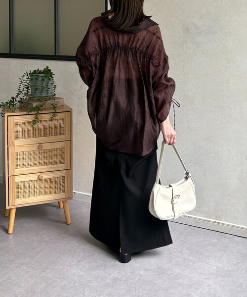 Thevon（ゼボン）の「【新色登場！】アシメストラップカップ付きキャミ（キャミソール・レディース・ブラック/オフホワイト/ブラウン/グレイッシュベージュ・FREE/S）」の19枚目の写真