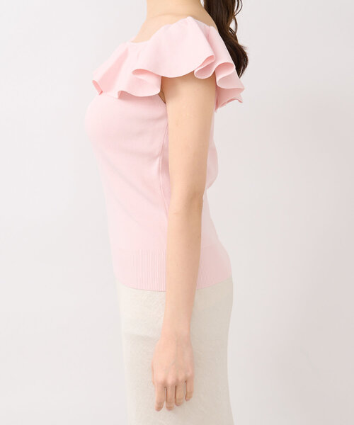 La boutique BonBon（ラブティックボンボン）の「【スタッフKAZUMI監修カラー】クールタッチUVオフショルラッフルニット（ニット/セーター・レディース・ホワイト/レッド/ネイビー/ピンク・FREE）」の6枚目の写真