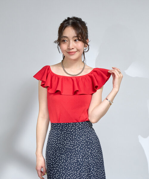 La boutique BonBon（ラブティックボンボン）の「【スタッフKAZUMI監修カラー】クールタッチUVオフショルラッフルニット（ニット/セーター・レディース・ホワイト/レッド/ネイビー/ピンク・FREE）」の16枚目の写真