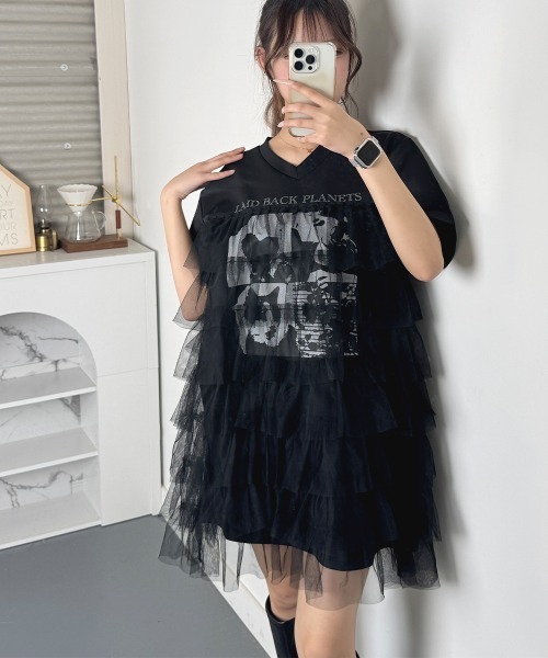 VIVID LADY(ビビッドレディー)の「Tulle Layered Graphic Long T-shirt / チュールレイヤードグラフィックロングTシャツ(Tシャツ/カットソー・レディース・ホワイト/ベージュ/ブラック・FREE)」の6枚目の写真