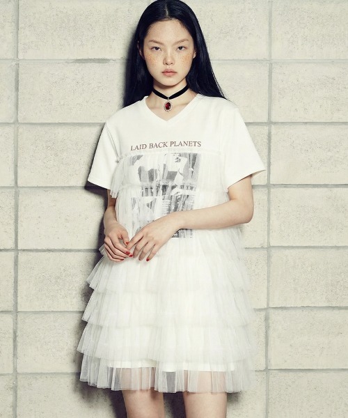 VIVID LADY(ビビッドレディー)の「Tulle Layered Graphic Long T-shirt / チュールレイヤードグラフィックロングTシャツ(Tシャツ/カットソー・レディース・ホワイト/ベージュ/ブラック・FREE)」の13枚目の写真