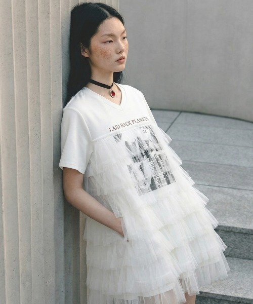 VIVID LADY(ビビッドレディー)の「Tulle Layered Graphic Long T-shirt / チュールレイヤードグラフィックロングTシャツ(Tシャツ/カットソー・レディース・ホワイト/ベージュ/ブラック・FREE)」の16枚目の写真