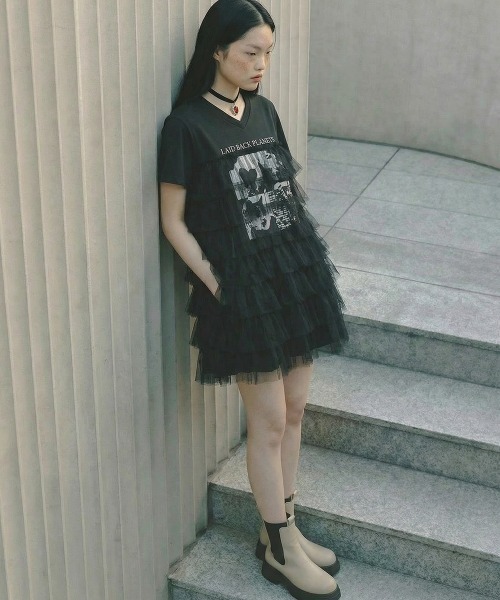 VIVID LADY(ビビッドレディー)の「Tulle Layered Graphic Long T-shirt / チュールレイヤードグラフィックロングTシャツ(Tシャツ/カットソー・レディース・ホワイト/ベージュ/ブラック・FREE)」の19枚目の写真