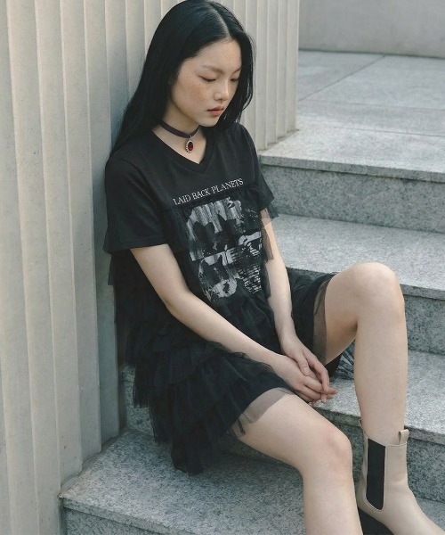 VIVID LADY(ビビッドレディー)の「Tulle Layered Graphic Long T-shirt / チュールレイヤードグラフィックロングTシャツ(Tシャツ/カットソー・レディース・ホワイト/ベージュ/ブラック・FREE)」の21枚目の写真