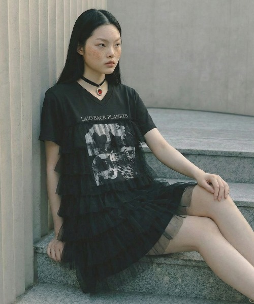 VIVID LADY(ビビッドレディー)の「Tulle Layered Graphic Long T-shirt / チュールレイヤードグラフィックロングTシャツ(Tシャツ/カットソー・レディース・ホワイト/ベージュ/ブラック・FREE)」の22枚目の写真
