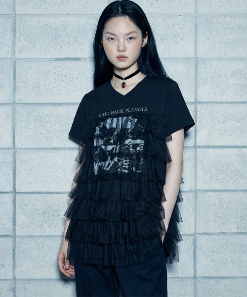 VIVID LADY(ビビッドレディー)の「Tulle Layered Graphic Long T-shirt / チュールレイヤードグラフィックロングTシャツ(Tシャツ/カットソー・レディース・ホワイト/ベージュ/ブラック・FREE)」の17枚目の写真
