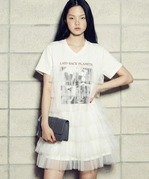 VIVID LADY(ビビッドレディー)の「Tulle Layered Graphic Long T-shirt / チュールレイヤードグラフィックロングTシャツ(Tシャツ/カットソー・レディース・ホワイト/ベージュ/ブラック・FREE)」の12枚目の写真