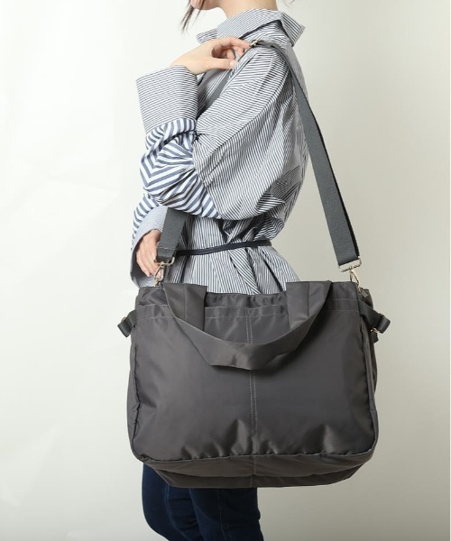 cache cache(カシュ カシュ)の「cachecache カシュカシュ ナイロンタフタトラベルバッグ(ボストンバッグ・レディース・ネイビー/ブラック/グレー・FREE)」の2枚目の写真