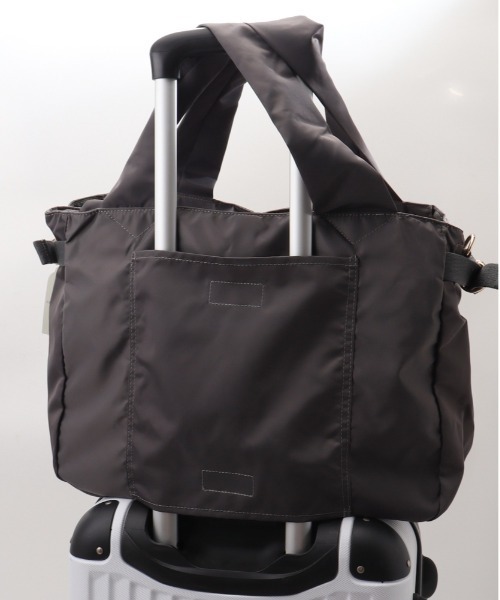 cache cache(カシュ カシュ)の「cachecache カシュカシュ ナイロンタフタトラベルバッグ(ボストンバッグ・レディース・ネイビー/ブラック/グレー・FREE)」の10枚目の写真