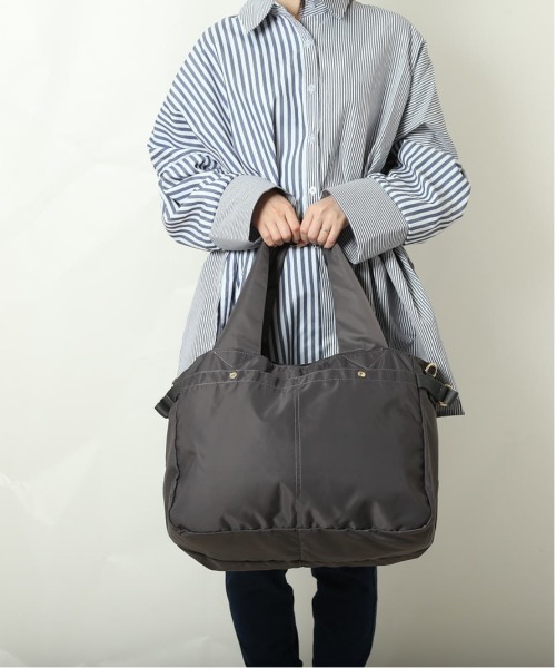 cache cache(カシュ カシュ)の「cachecache カシュカシュ ナイロンタフタトラベルバッグ(ボストンバッグ・レディース・ネイビー/ブラック/グレー・FREE)」の20枚目の写真