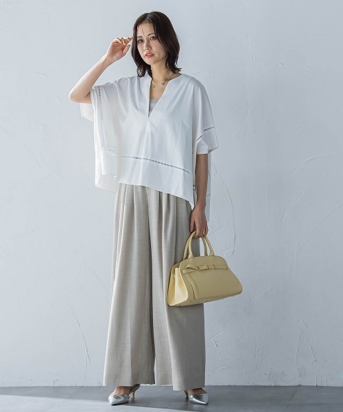 LAUTREAMONT(ロートレアモン)の「ポンチョシルエットキーホールカットソー≪洗濯機で洗える≫(Tシャツ/カットソー・レディース・カーキ/ホワイト・9号)」の8枚目の写真