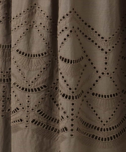 MK MICHEL KLEIN（エムケーミッシェルクラン）の「コットン刺繍カットワークギャザースカート/洗える（スカート・レディース・ブルー/カーキ/ホワイト・38）」の5枚目の写真