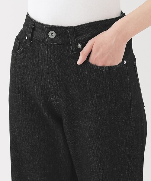 無印良品(ムジルシリョウヒン)の「婦人 木の実から作ったカポック混 デニムストレートパンツ 黒 股下73.5(デニムパンツ・レディース・ブラック・23inch/24inch/25inch/26inch/27inch)」の5枚目の写真