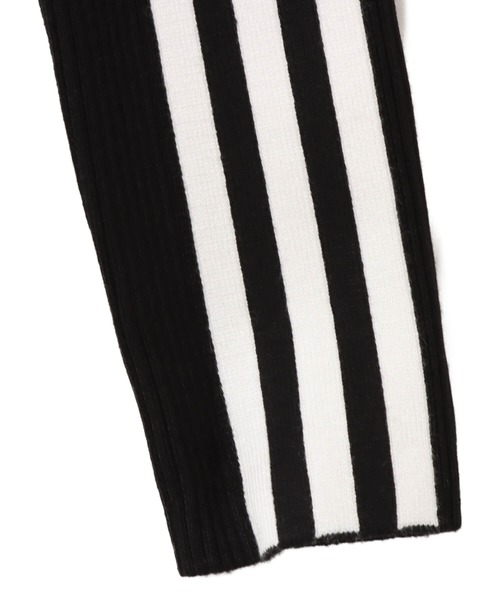adidas(アディダス)の「adidas ADICOLOR 3 STRIPES SLIM KNIT TRACK TOP / アディダス アディカラー 3 ストライプス スリム ニット トラック トップ(ニット/セーター・レディース・ブラック・L/M/S)」の7枚目の写真