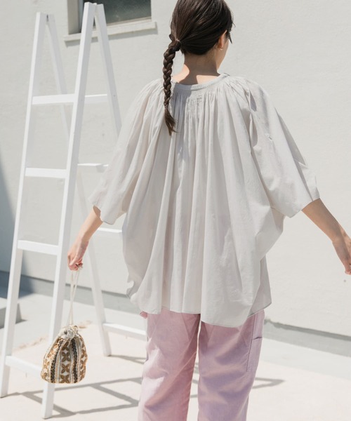 URBAN RESEARCH DOORS（アーバンリサーチドアーズ）の「コットンボイルロールアップスリーブブラウス（シャツ/ブラウス・レディース・ネイビー/グリーン/ピンク系その他/グレー系その他・MEDIUM）」の9枚目の写真