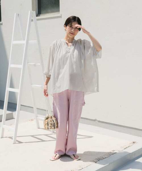 URBAN RESEARCH DOORS（アーバンリサーチドアーズ）の「コットンボイルロールアップスリーブブラウス（シャツ/ブラウス・レディース・ネイビー/グリーン/ピンク系その他/グレー系その他・MEDIUM）」の14枚目の写真