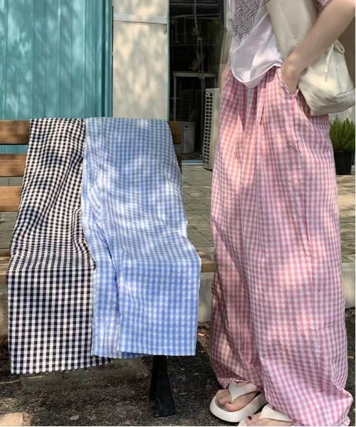 WEGO（ウィゴー）の「【お気に入り2千人突破】WEGO/26年夏ギンガムチェックワイドストレートパンツ（その他パンツ・レディース・ブラック/ピンク/ブルー・SMALL/MEDIUM）」の6枚目の写真