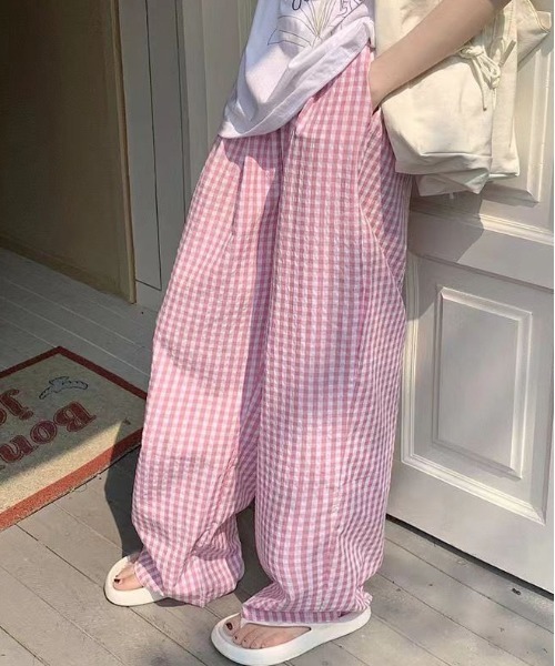 WEGO（ウィゴー）の「【お気に入り2千人突破】WEGO/26年夏ギンガムチェックワイドストレートパンツ（その他パンツ・レディース・ブラック/ピンク/ブルー・SMALL/MEDIUM）」の14枚目の写真