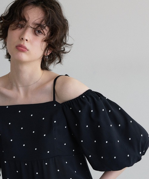 &. NOSTALGIA（アンドドットノスタルジア）の「【ZOZO限定】２WAYオフショルドットティアードワンピース（ワンピース・レディース・ブラック・M）」の4枚目の写真