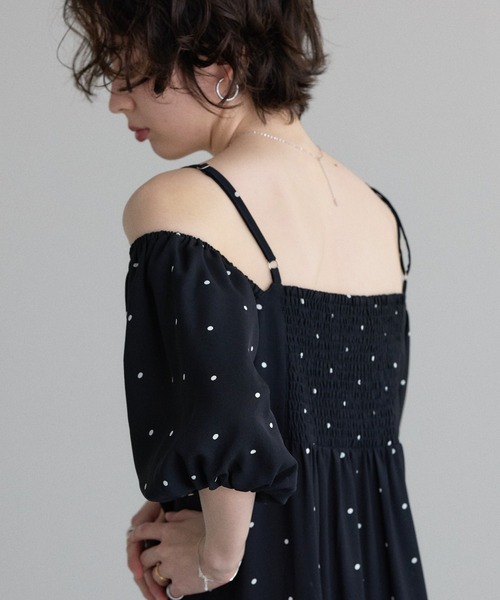 &. NOSTALGIA（アンドドットノスタルジア）の「【ZOZO限定】２WAYオフショルドットティアードワンピース（ワンピース・レディース・ブラック・M）」の5枚目の写真