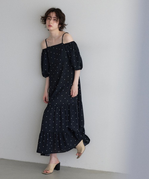 &. NOSTALGIA（アンドドットノスタルジア）の「【ZOZO限定】２WAYオフショルドットティアードワンピース（ワンピース・レディース・ブラック・M）」の2枚目の写真