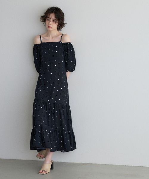 &. NOSTALGIA（アンドドットノスタルジア）の「【ZOZO限定】２WAYオフショルドットティアードワンピース（ワンピース・レディース・ブラック・M）」の3枚目の写真