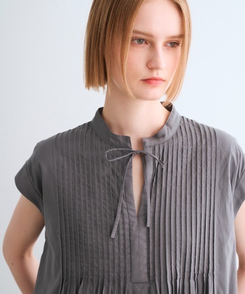 three dots（スリードッツ）の「コットンローン タックドレス（ワンピース・レディース・ブラック/チャコールグレー/ロイヤルブルー・SMALL）」の16枚目の写真