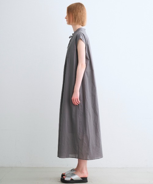 three dots（スリードッツ）の「コットンローン タックドレス（ワンピース・レディース・ブラック/チャコールグレー/ロイヤルブルー・SMALL）」の18枚目の写真