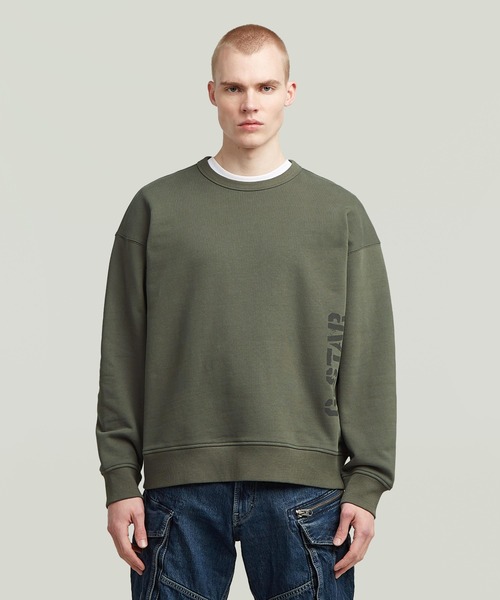 G-STAR（ジースター）の「Sprayed 89 Loose Sweater/ステンシルグラフィックロゴルーズスウェット/トレーナー（スウェット・メンズ・ブルー系その他/グレー系その他/ホワイト系その他/ダークブラック・X-SMALL/SMALL/MEDIUM/LARGE/X-LARGE）」の3枚目の写真