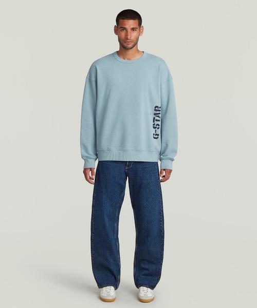 G-STAR（ジースター）の「Sprayed 89 Loose Sweater/ステンシルグラフィックロゴルーズスウェット/トレーナー（スウェット・メンズ・ブルー系その他/グレー系その他/ホワイト系その他/ダークブラック・X-SMALL/SMALL/MEDIUM/LARGE/X-LARGE）」の8枚目の写真