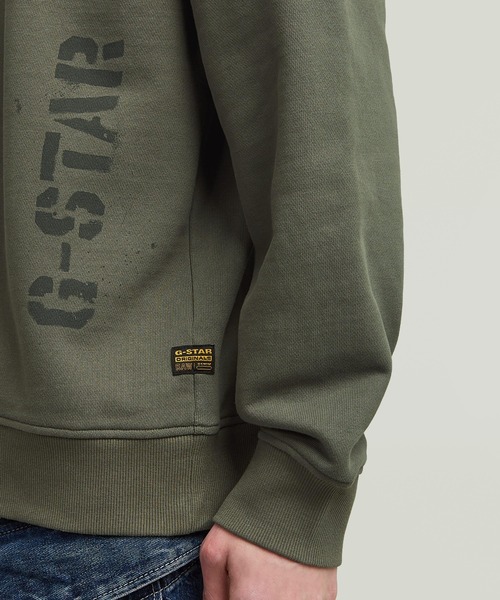 G-STAR（ジースター）の「Sprayed 89 Loose Sweater/ステンシルグラフィックロゴルーズスウェット/トレーナー（スウェット・メンズ・ブルー系その他/グレー系その他/ホワイト系その他/ダークブラック・X-SMALL/SMALL/MEDIUM/LARGE/X-LARGE）」の14枚目の写真