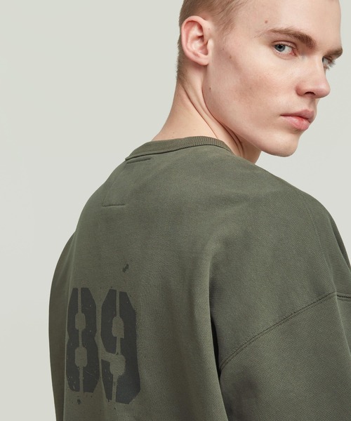 G-STAR（ジースター）の「Sprayed 89 Loose Sweater/ステンシルグラフィックロゴルーズスウェット/トレーナー（スウェット・メンズ・ブルー系その他/グレー系その他/ホワイト系その他/ダークブラック・X-SMALL/SMALL/MEDIUM/LARGE/X-LARGE）」の13枚目の写真