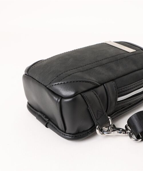 HIDEAWAYS NICOLE（ハイダウェイニコル）の「ミニボディバッグ（ボディバッグ/ウエストポーチ・メンズ・ブラック/ベージュ/ネイビー・FREE）」の4枚目の写真