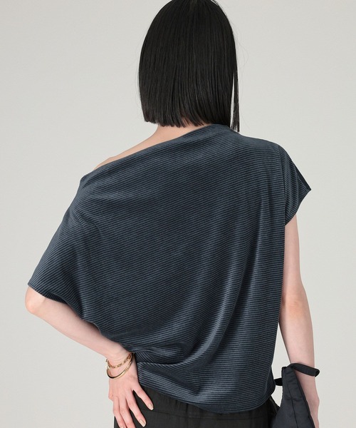 BABYLONE（バビロン）の「【洗濯可】ベロアニュアンスカットソー（Tシャツ/カットソー・レディース・ダークブラウン/ライトベージュ/ダークブルー・フリー）」の14枚目の写真