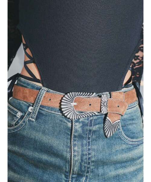 EVRIS（エヴリス）の「メタルバックルスウェードルベルト（ベルト・レディース・ブラウン・FREE）」の3枚目の写真