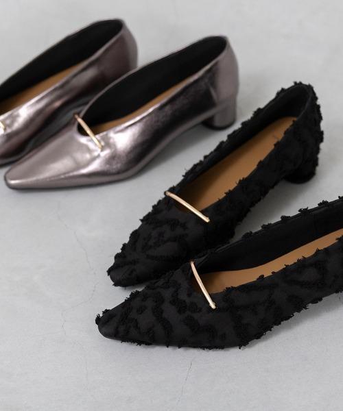 welleg(ウェレッグ)の「【 極やわ 】ゴールドバー 3cmヒール パンプス(パンプス・レディース・シルバー/ブラック系その他/ブラック/アイボリー/ブラウン系その他/ブラウン/ライトグレー/シルバー系その他・21.5cm/22.0cm/22.5cm/23.0cm/23.5cm/24.0cm/24.5cm/25.0cm/25.5cm/26.0cm)」の3枚目の写真