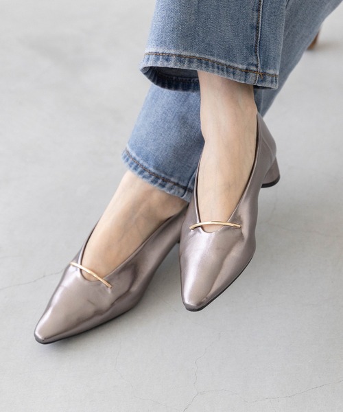 welleg(ウェレッグ)の「【 極やわ 】ゴールドバー 3cmヒール パンプス(パンプス・レディース・シルバー/ブラック系その他/ブラック/アイボリー/ブラウン系その他/ブラウン/ライトグレー/シルバー系その他・21.5cm/22.0cm/22.5cm/23.0cm/23.5cm/24.0cm/24.5cm/25.0cm/25.5cm/26.0cm)」の7枚目の写真