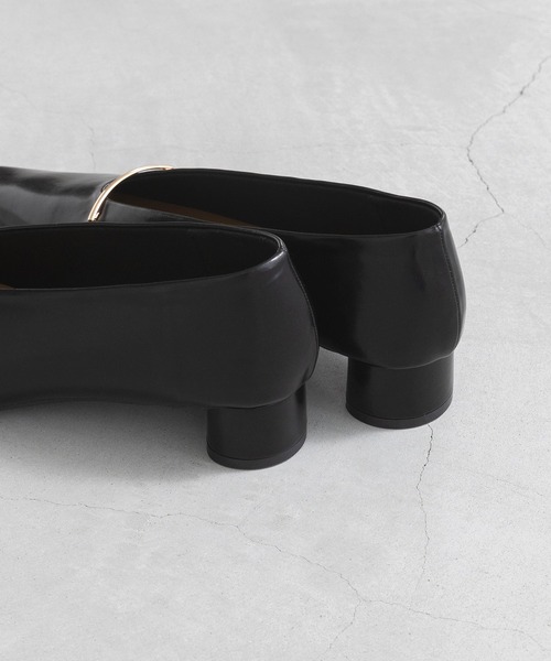 welleg(ウェレッグ)の「【 極やわ 】ゴールドバー 3cmヒール パンプス(パンプス・レディース・シルバー/ブラック系その他/ブラック/アイボリー/ブラウン系その他/ブラウン/ライトグレー/シルバー系その他・21.5cm/22.0cm/22.5cm/23.0cm/23.5cm/24.0cm/24.5cm/25.0cm/25.5cm/26.0cm)」の22枚目の写真