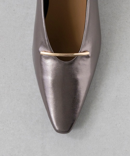 welleg(ウェレッグ)の「【 極やわ 】ゴールドバー 3cmヒール パンプス(パンプス・レディース・シルバー/ブラック系その他/ブラック/アイボリー/ブラウン系その他/ブラウン/ライトグレー/シルバー系その他・21.5cm/22.0cm/22.5cm/23.0cm/23.5cm/24.0cm/24.5cm/25.0cm/25.5cm/26.0cm)」の13枚目の写真