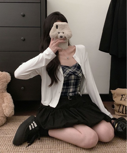 kirakiraShop(キラキラショップ)の「【2点セット】チェック柄 ビスチェ & カーディガン セット(セットアップ・レディース・ホワイト/ブラック/グレー・FREE)」の7枚目の写真