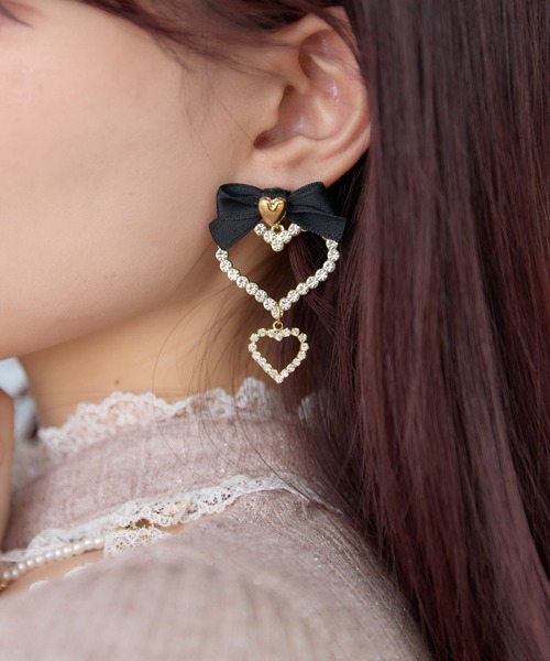 ROJITA(ロジータ)の「トリプルハートイヤリング(イヤリング・レディース・ピンク/ボルドー/ブラック・FREE)」の2枚目の写真